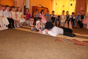 Дети поздравили мам с 8 марта (фото и видео)