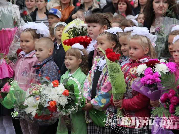 Школы города отметили 1 сентября (фото)