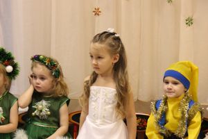 В детских садах Великих Лук проходят новогодние утренники (ФОТО)