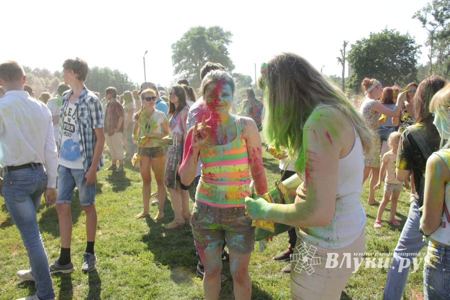 Яркие эмоции «ColorFest» в Великих Луках (ФОТО)