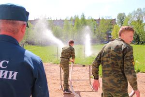 В Великих Луках в 10 лицее «освободили» заложников (ФОТО)