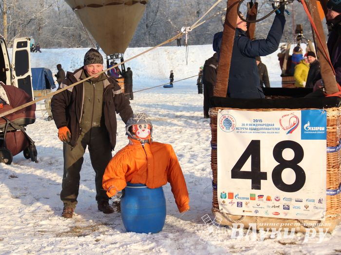 Над Великими Луками взлетели «Яблоки на снегу» (фото)