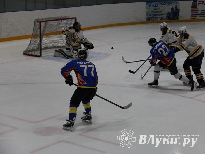 Великолукские хоккеисты одержали победу на домашнем льду (ФОТО)