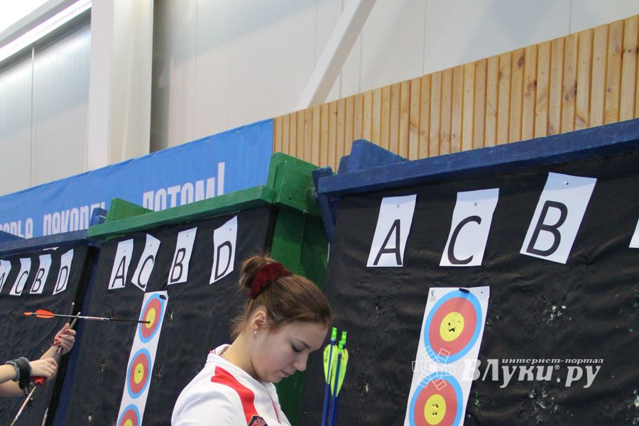 Великолучанка Александра Савенкова стала обладательницей золота на всероссийских соревнованиях по стрельбе из лука (фото)