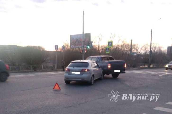 В Великих Луках произошло ДТП (ФОТО)