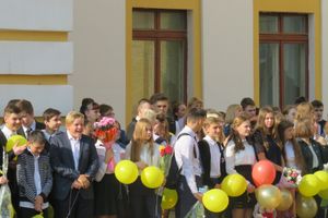 1 сентября в школах Великих Лук прошли Торжественные линейки (ФОТО)