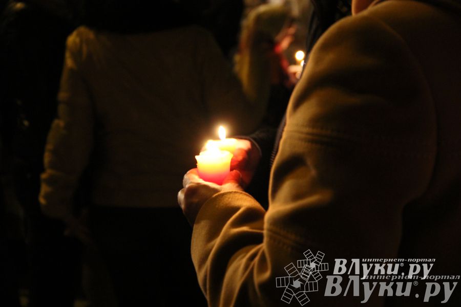 Крестным ходом встредили великолучане светлый праздник Пасхи