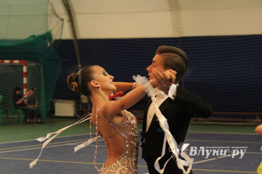 В Великих Луках прошел турнир по спортивным бальным танцам (ФОТО)