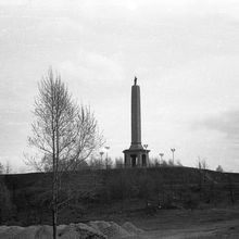 Обелиск Советским воинам погибшим при освобождении города, 1964 год.