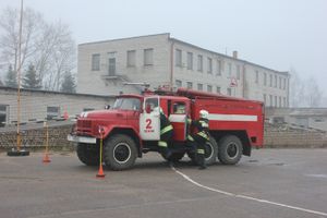 Великолукские пожарные вернулись с соревнований по пожарному биатлону с «бронзой» (фото)