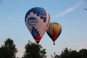 Аэростаты летают над городом (ФОТО)