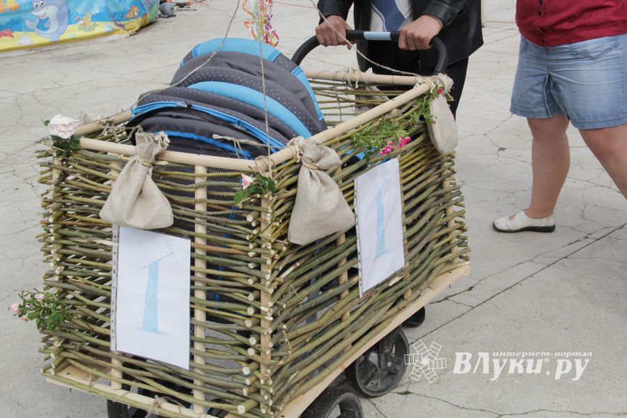 «Парад детских колясок» в День семьи, любви и верности (ФОТО)