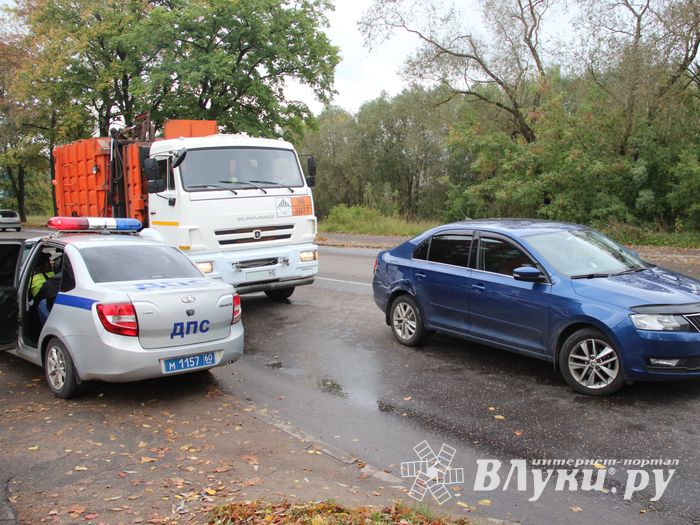 На улице Ботвина в Великих Луках произошло ДТП (ФОТО)