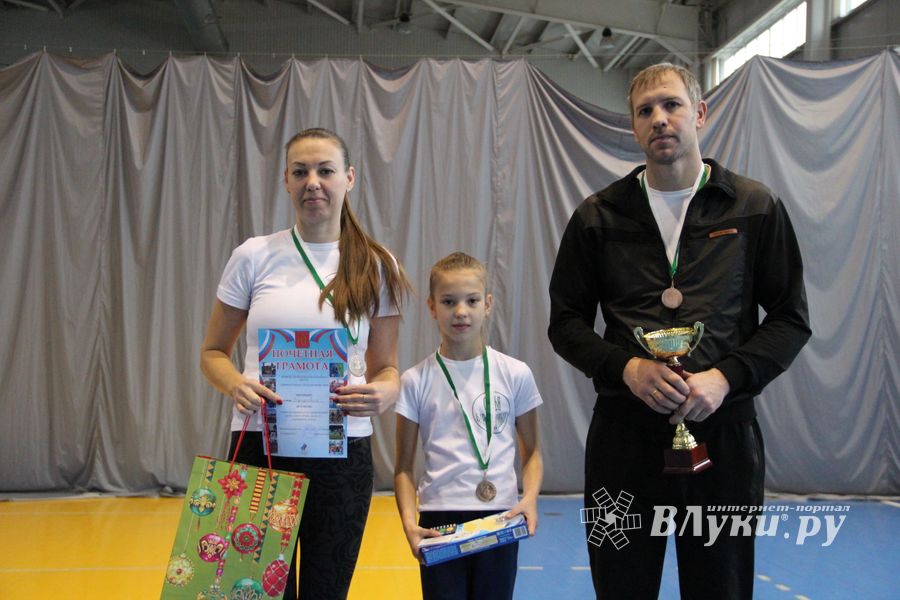 Семейные соревнования «Папа, мама, я – спортивная семья» прошли в Великих Луках (ФОТО)