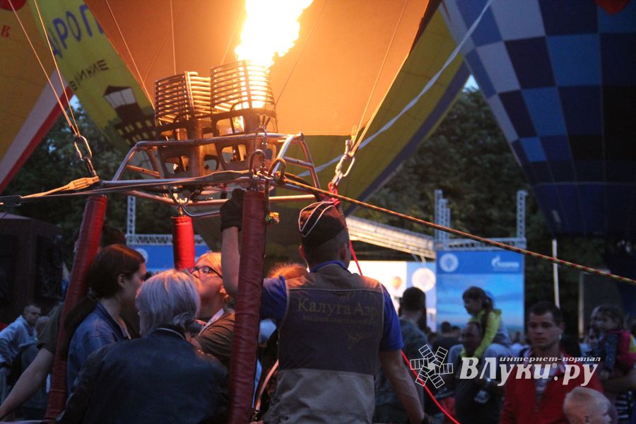 Ночным свечением аэростатов завершилась 24-я Международная встреча воздухоплавателей (ФОТО)