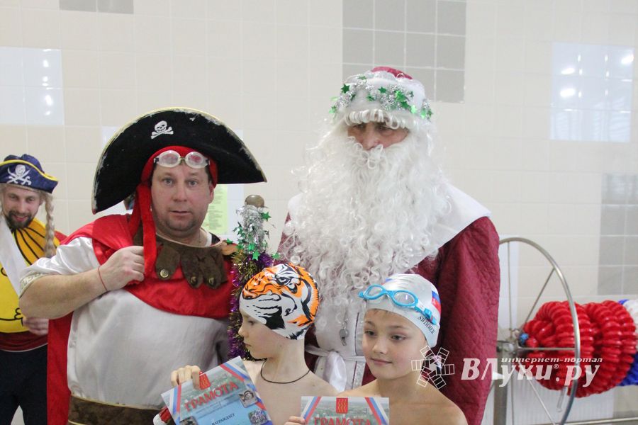 В Великолукском Айсберге прошли соревнования по плаванию на призы Деда Мороза (ФОТО)