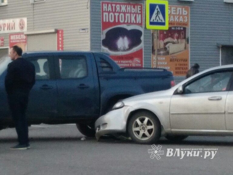 В Великих Луках произошло ДТП (ФОТО)