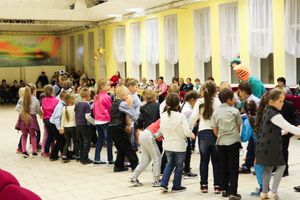 В Великих Луках первоклассники из малоимущих семей стали обладателями новых школьных портфелей (ФОТО)