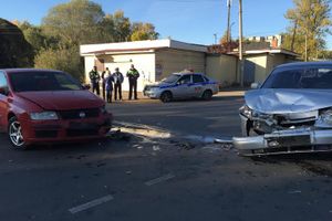 В Великих Луках в районе автовокзала произошло ДТП (фото)