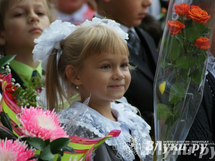 Школы города отметили 1 сентября (фото)