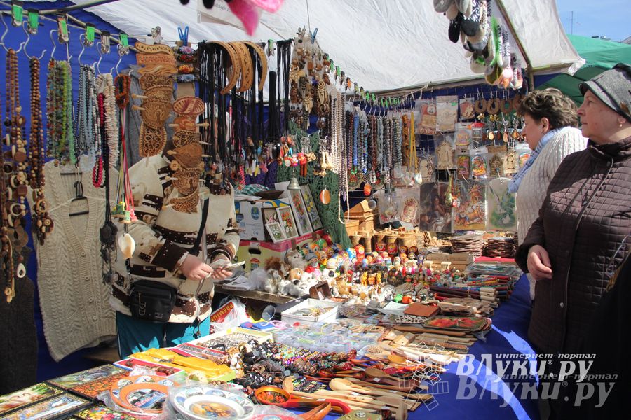 Универсальная торговая ярмарка «Весна-2015» прошла в Великих Луках (фото)