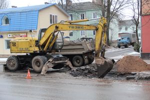 Из-за аварии в водоводе несколько домов отключены от воды (ФОТО)