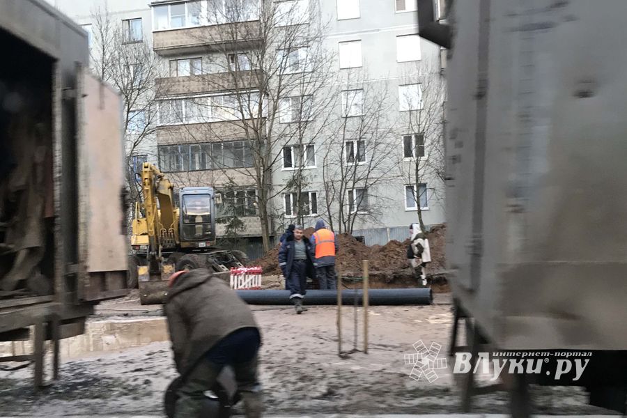 На улице Гражданской устраняют аварию в водоводе (ФОТО)
