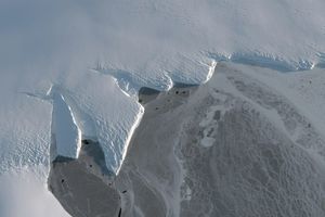 Таяние льдов в Антарктике, 12 марта