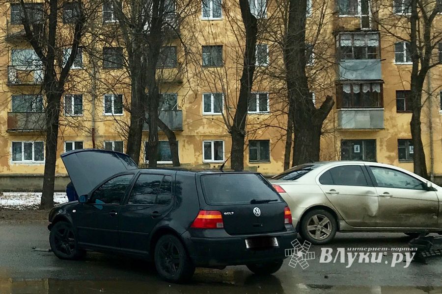 ДТП на выезде с АЗС на проспекте Гагарина (ФОТО)