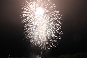 В Великих Луках прогремел праздничный салют в честь Дня Победы (ФОТО)