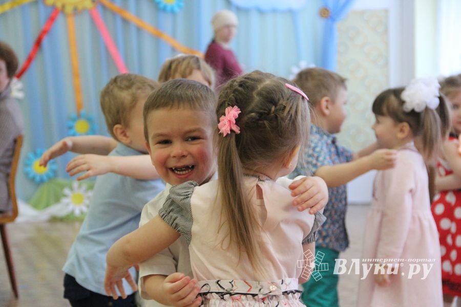 Малыши сада №1 поздравили мам и бабушек с 8 марта