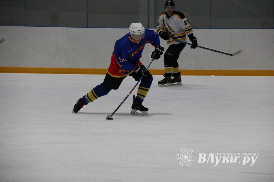 Великолукские хоккеисты одержали победу на домашнем льду (ФОТО)