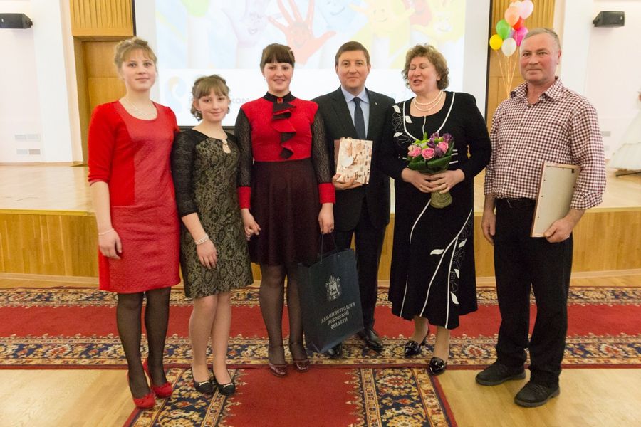 Андрей Турчак поблагодарил приемных родителей за любовь и тепло, которые они дарят детям (ФОТО)