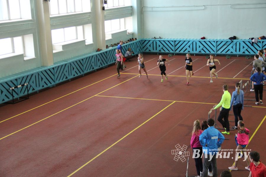 В Великих Луках легкоатлеты закрывают зимний сезон (ФОТО)