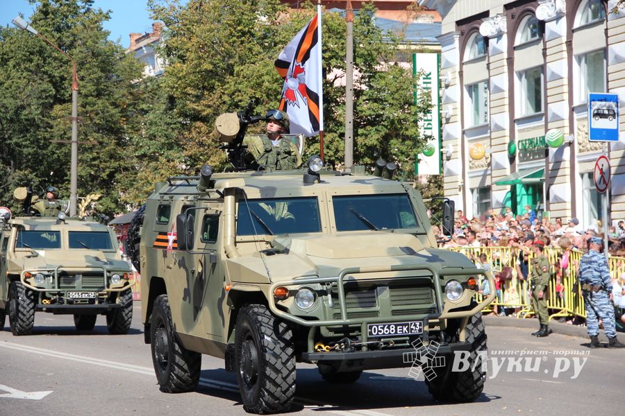 Военный парад в Великих Луках, часть II (ФОТО)