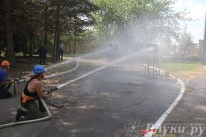 В Великих Луках прошли соревнования среди пожарных
