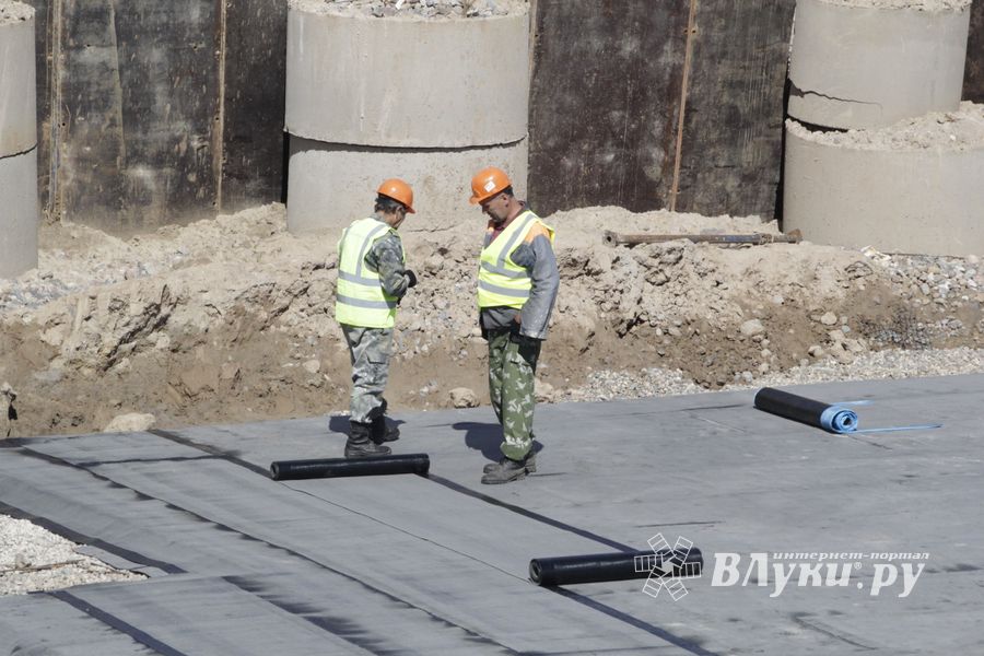 В Великих Луках полным ходом идёт бетонная подготовка  физкультурно-оздоровительного комплекса (ФОТО)