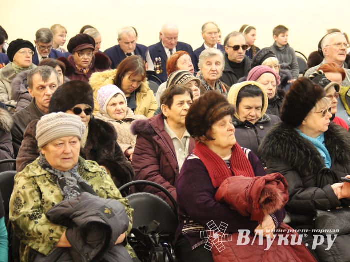 Слабовидящих великолучан поздравили с Международным днём инвалидов (ФОТО)