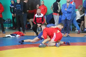 В Великих Луках - время жарких схваток