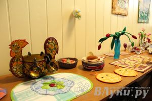 В Великих Луках открылась выставка «Масленица. Пасха. Весна» (фото)