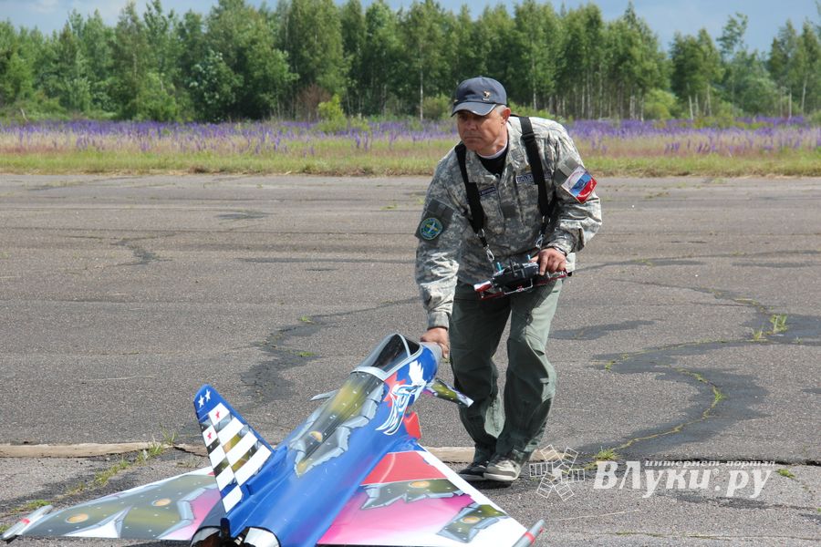 В Великих Луках проходит 7-й Фестиваль авиамодельного спорта (ФОТО)