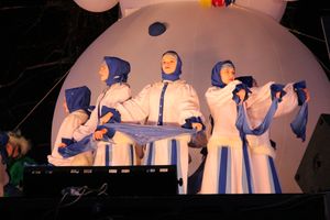 В Великих Луках зажгли Ёлку (ФОТО)