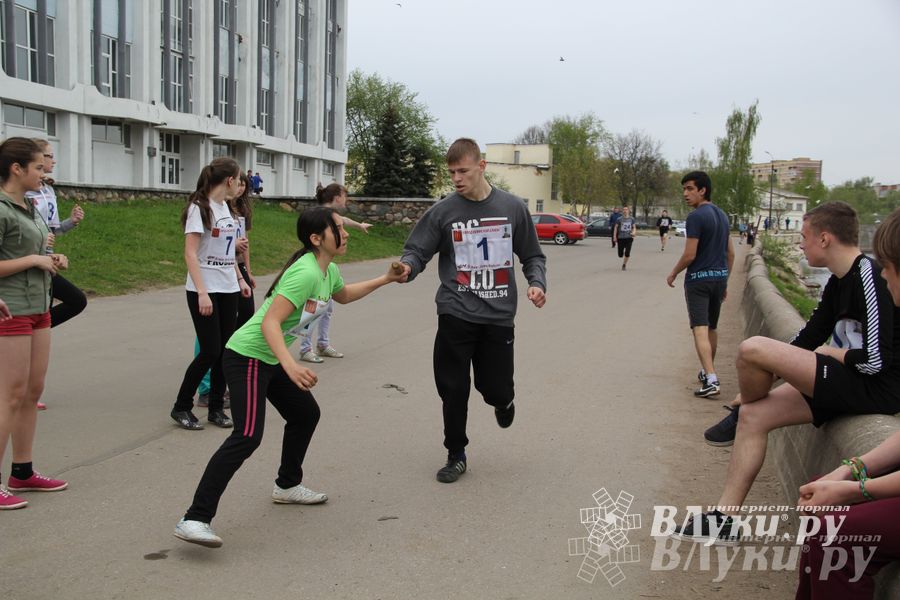 В Великих Луках прошла весенняя городская эстафета (фото)