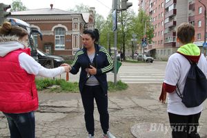 В Великих Луках прошла акция «Георгиевская ленточка»