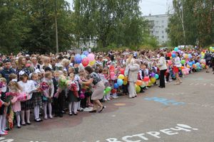 Школа №12 встретила День знаний (фото)