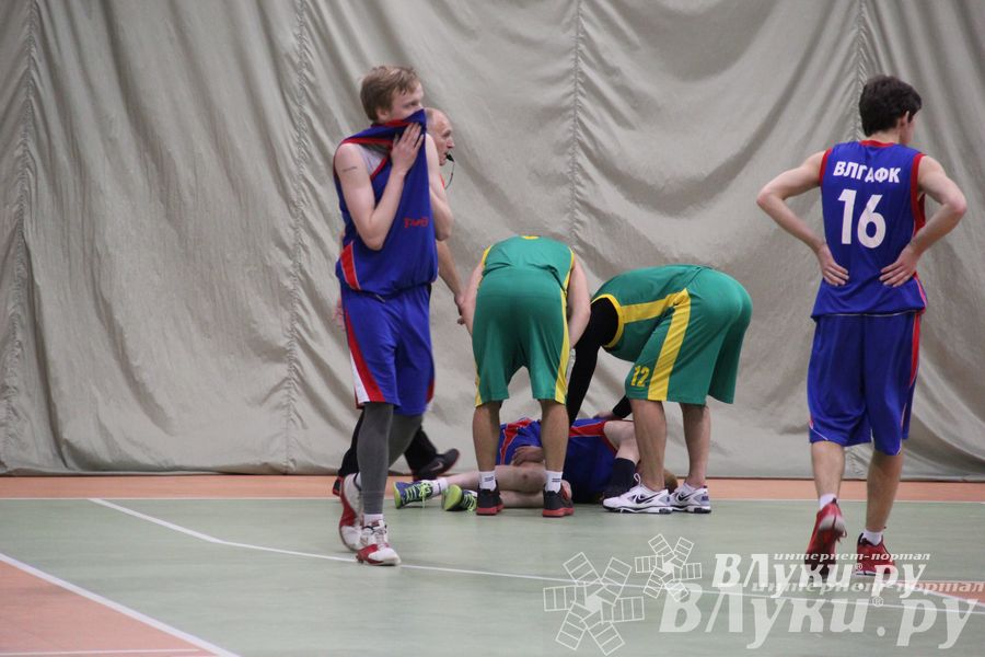 Команда «Экспресс» стала обладательницей Кубка г. Великие Луки по баскетболу
