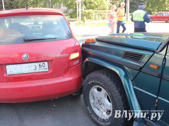 ДТП на Октябрьском в Великих Луках (ФОТО)