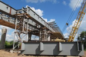 В Великих Луках на путепроводе завершена надвижка левого пролета (ФОТО)