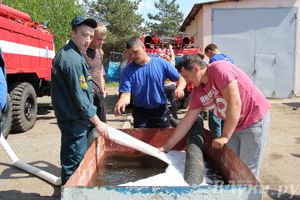 В Великих Луках прошли соревнования среди пожарных