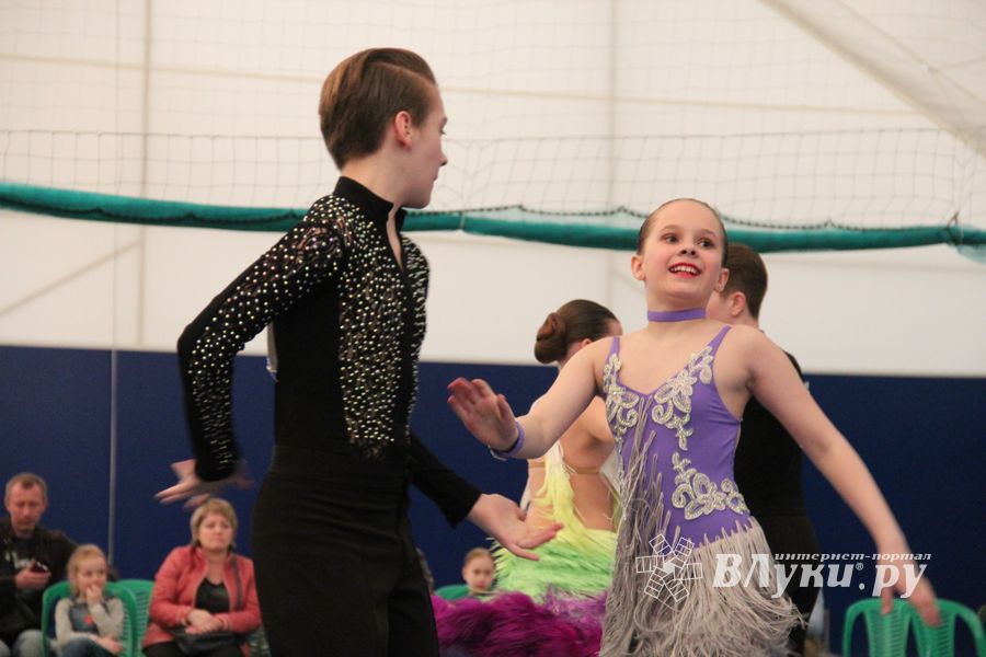 В Великих Луках прошел турнир по спортивным бальным танцам (ФОТО)
